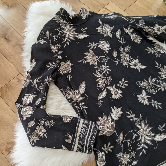 πSusan Graver Weekend - Mock Neck Tunic - Picture 5 of 10